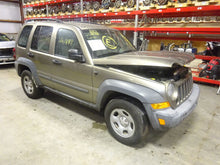 Load image into Gallery viewer, SIDE MARKER LAMP LIGHT Jeep Liberty 05 06 07 Bumper Mounted Right - NW81625
