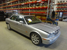 Load image into Gallery viewer, BODY CONTROL MODULE BCM COMPUTER Vanden Pl XJ8 XJ8L XJR 05-07 - NW33161
