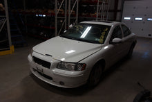 Load image into Gallery viewer, CV AXLE SHAFT Volvo S60 V70 01 02 03 04 05 - 09 Left - NW14621

