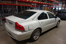 Load image into Gallery viewer, CV AXLE SHAFT Volvo S60 V70 01 02 03 04 05 - 09 Right - NW14622
