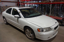 Load image into Gallery viewer, CV AXLE SHAFT Volvo S60 V70 01 02 03 04 05 - 09 Right - NW14622
