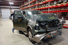Load image into Gallery viewer, TRANSFER CASE Ford Expedition 2003 03 2004 04 - NW176469
