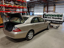 Load image into Gallery viewer, GRILLE Mercedes C320 C240 C2303 2001 01 2002 02 2003 03 2004 04 Upper - NW98498
