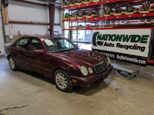 Load image into Gallery viewer, RADIO Cl500 E300D E320 S320 96 97 98 - 99 AM/FM/CASS - NW138744
