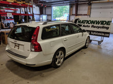 Load image into Gallery viewer, FENDER Volvo V40 V50 2004 04 2005 05 2006 06 07 08 09 10 11 Right - NW77099
