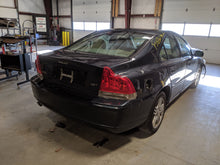 Load image into Gallery viewer, CD CHANGER Volvo V70 S40 S60 00 01 02 03 04 05 06 07 - NW297893
