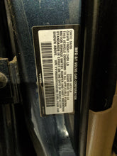 Load image into Gallery viewer, CD CHANGER Volvo V70 S40 S60 00 01 02 03 04 05 06 07 - NW297893
