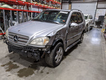 Load image into Gallery viewer, TRANSFER CASE Ml 320 Ml 350 98 99 00 01 02 03 04 05 - NW357282

