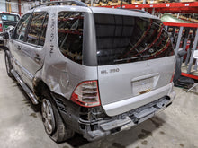 Load image into Gallery viewer, TRANSFER CASE Ml 320 Ml 350 98 99 00 01 02 03 04 05 - NW357282
