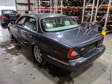 Load image into Gallery viewer, Radio Jaguar XJ8 2004 04 2005 05 2006 06 2007 07 AM FM CD - NW232134
