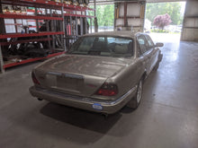 Load image into Gallery viewer, FRONT SPINDLE Jaguar XJ12 XJ6 1988 88 89 90 - 97 Right - NW241989
