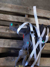 Load image into Gallery viewer, Fuse Box Pontiac Solstice 2006 - NW486451
