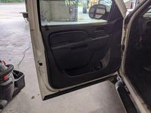 Load image into Gallery viewer, Air Cleaner Box  SUBURBAN 1500 2013 - NW221804
