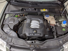 Load image into Gallery viewer, CV AXLE SHAFT Audi A4 Passat 96 97 98 99 - 04 05 Right - NW225751
