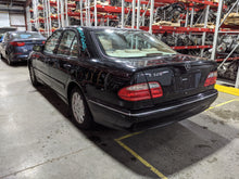 Load image into Gallery viewer, RADIO Mercedes E320 E430 E55 2000 00 - NW276456
