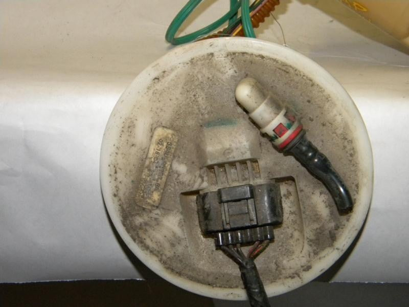 FUEL PUMP Ford Focus 2003 03 2004 04 - MRK23056