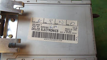 Load image into Gallery viewer, Radio Oldsmobile Aurora 2001 - MM32324

