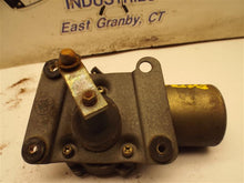 Load image into Gallery viewer, Windshield Wiper Motor   0 - MRK32466
