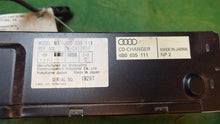 Load image into Gallery viewer, CD CHANGER Audi A4 A6 A8 1997 97 98 99 00 01 02 03 - 05 - MM38334
