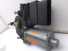 Load image into Gallery viewer, Power Window Motor Volkswagen Passat 1999 - MRK102877
