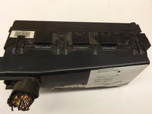 Load image into Gallery viewer, Fuse Box Ford Explorer 2004 - MRK106793

