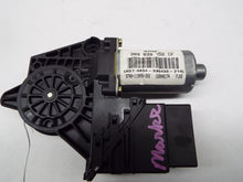 Load image into Gallery viewer, Power Window Motor Volkswagen Passat 2001 - MRK128699
