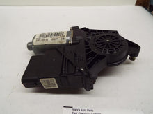 Load image into Gallery viewer, Power Window Motor Volkswagen Passat 2001 - MRK130479
