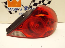 Load image into Gallery viewer, CENTER TRUNK TAIL LIGHT Kia Spectra 2002 02 2003 03 2004 04 Right - MRK134933
