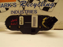 Load image into Gallery viewer, Temperature Controls Saturn Vue 2006 - MRK170610
