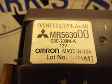 Load image into Gallery viewer, Fuse Box Mitsubishi Galant 2002 - MRK172730
