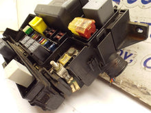 Load image into Gallery viewer, Fuse Box Mitsubishi Galant 2002 - MRK172730

