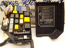 Load image into Gallery viewer, Fuse Box Hyundai Elantra 2003 - MRK175238

