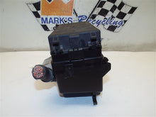 Load image into Gallery viewer, Fuse Box  SATURN L SERIES 2003 - MRK184566

