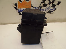 Load image into Gallery viewer, Fuse Box  SATURN L SERIES 2003 - MRK184566
