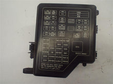 Load image into Gallery viewer, FUSE BOX Hyundai Santa Fe 01 02 03 04 05 06 - MRK187851
