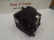 Load image into Gallery viewer, FUSE BOX Hyundai Santa Fe 01 02 03 04 05 06 - MRK187851

