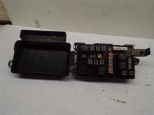 Load image into Gallery viewer, Fuse Box Chrysler 300 2005 - MRK193359
