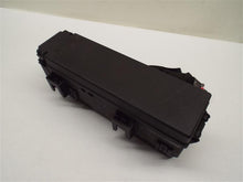 Load image into Gallery viewer, Fuse Box Dodge Durango 2007 - MRK208317
