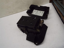 Load image into Gallery viewer, Fuse Box GMC Envoy 2004 - MRK219983
