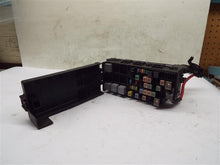 Load image into Gallery viewer, Fuse Box Ford Freestyle 2006 - MRK229887
