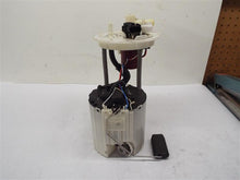 Load image into Gallery viewer, Fuel Pump Chevrolet Cruze 2012 - MRK232092
