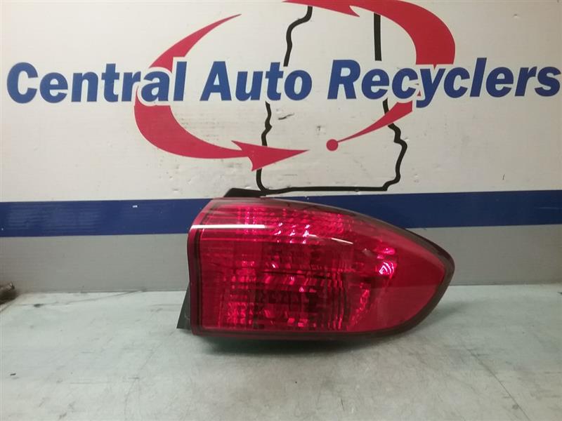 OUTER TAIL LIGHT LAMP Subaru Tribeca 2006 06 Right - CTL235062