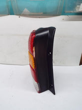 Load image into Gallery viewer, TAIL LIGHT LAMP ASSEMBLY Ford Escape 01 02 03 04 05 06 07 Left - MRK240383
