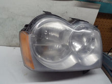Load image into Gallery viewer, HEADLIGHT LAMP ASSEMBLY Jeep Grand Cherokee 05 06 07 Right - MRK243361
