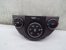 Load image into Gallery viewer, TEMPERATURE CONTROLS Kia Soul 2010 10 2011 11 - MRK246796
