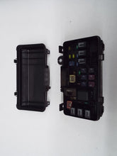 Load image into Gallery viewer, FUSE BOX Acura MDX 2003 03 2004 04 2005 05 2006 06 - MRK247380
