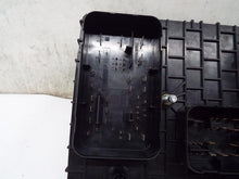 Load image into Gallery viewer, FUSE BOX Volkswagen Passat 2006 06 2007 07 - MRK248714
