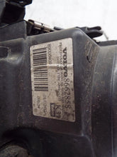 Load image into Gallery viewer, HEADLIGHT LAMP ASSEMBLY Volvo S80 99 00 01 02 03 04 05 06 Right - MRK248756
