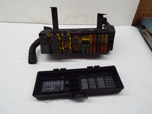 Load image into Gallery viewer, Fuse Box Jeep Cherokee 2001 - MRK251629
