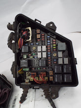 Load image into Gallery viewer, Fuse Box Cadillac CTS 2005 - MRK255414
